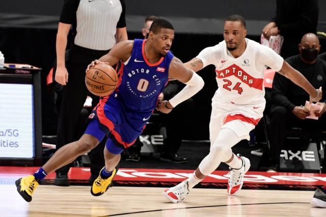 kaiyun-加盟活塞重获新生！小史密斯斩获生涯第三次三双